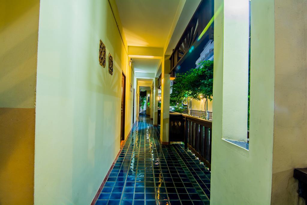 Sutus Court 2 Hotel Pattaya Bagian luar foto