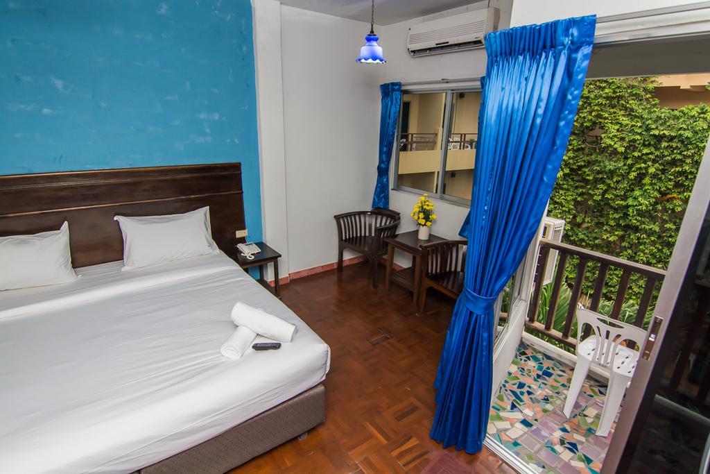 Sutus Court 2 Hotel Pattaya Bagian luar foto