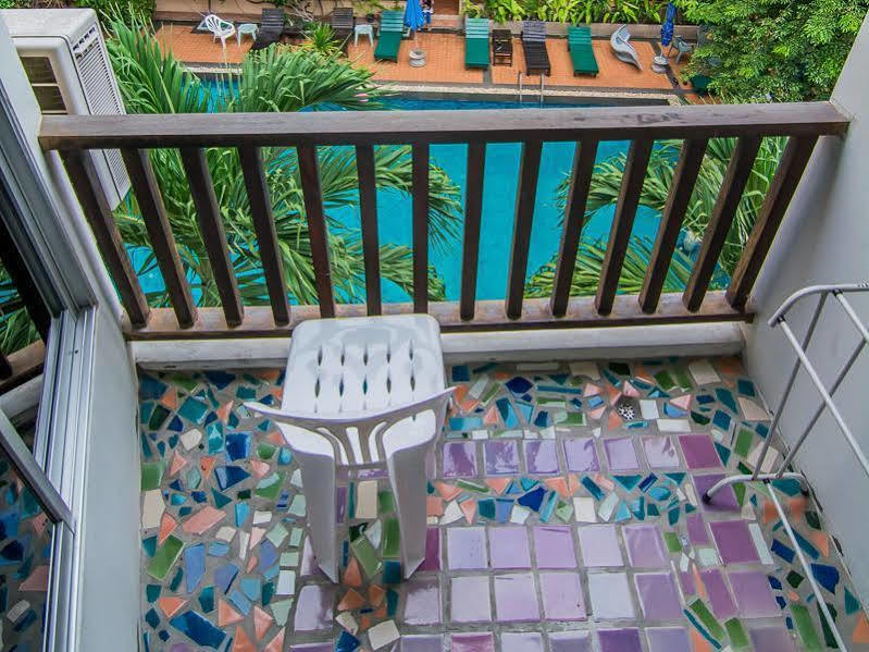 Sutus Court 2 Hotel Pattaya Bagian luar foto