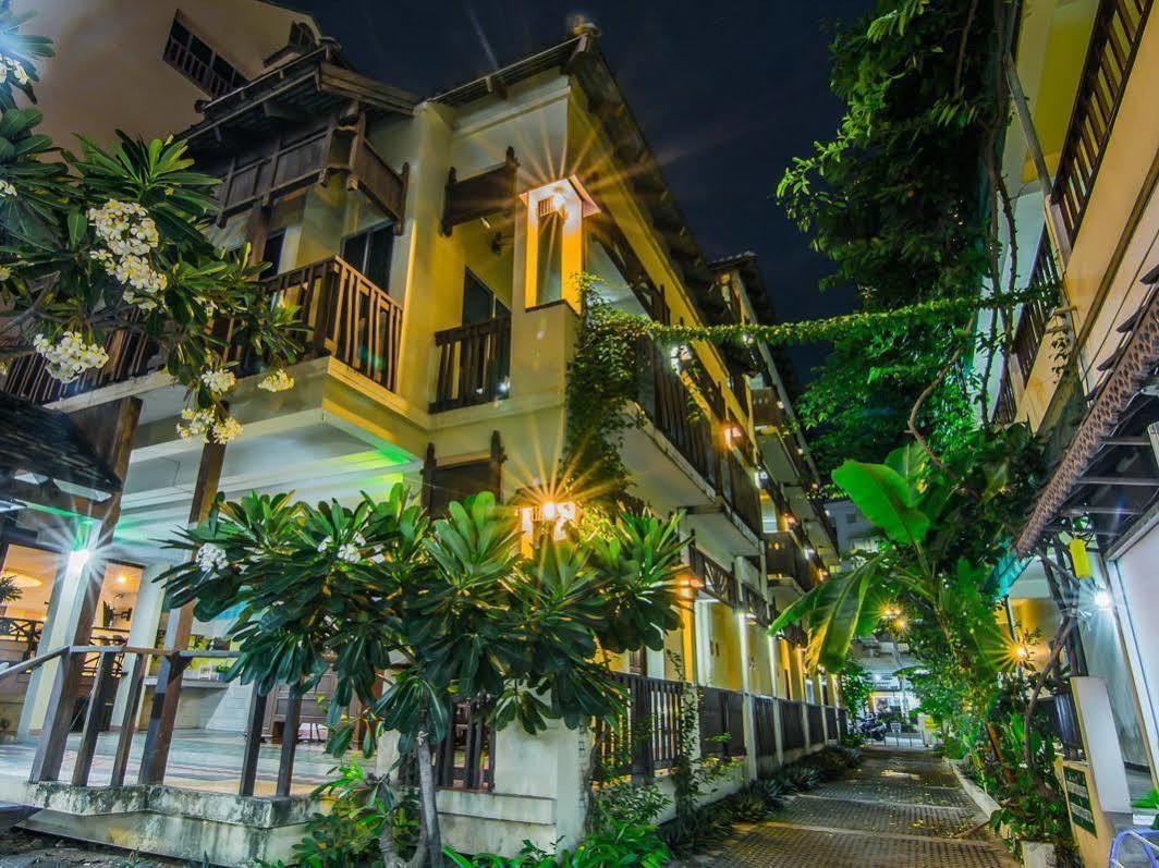 Sutus Court 2 Hotel Pattaya Bagian luar foto