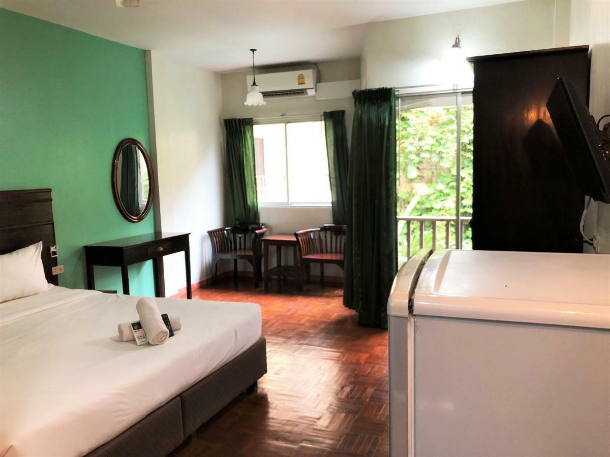 Sutus Court 2 Hotel Pattaya Bagian luar foto