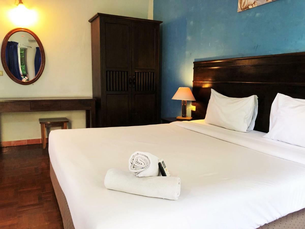 Sutus Court 2 Hotel Pattaya Bagian luar foto