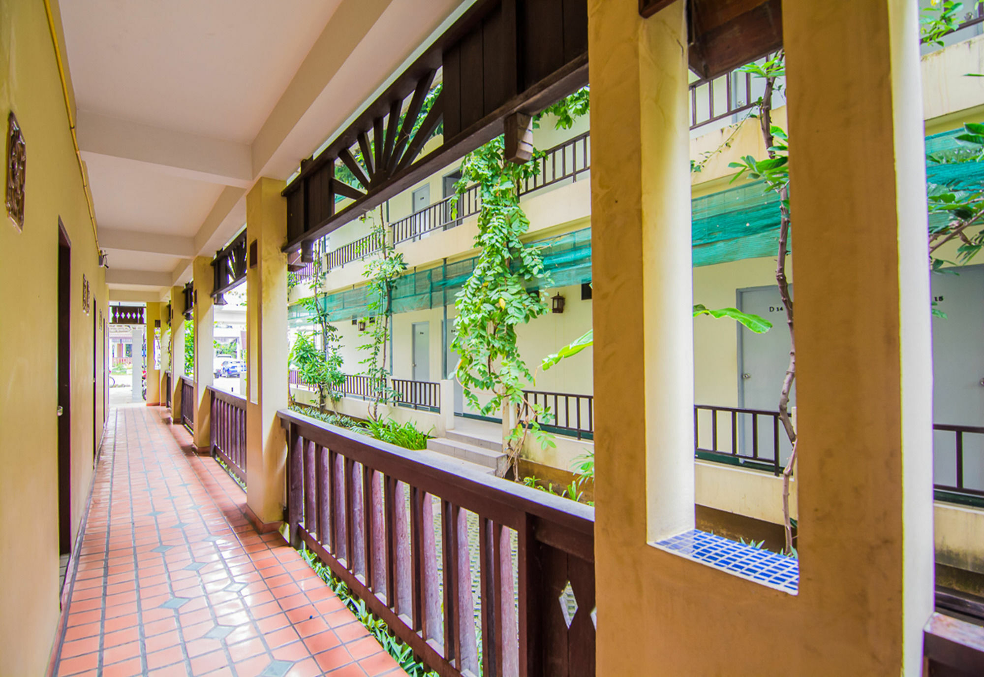 Sutus Court 2 Hotel Pattaya Bagian luar foto