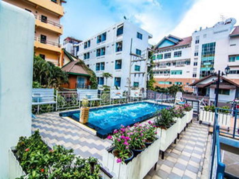 Sutus Court 2 Hotel Pattaya Bagian luar foto