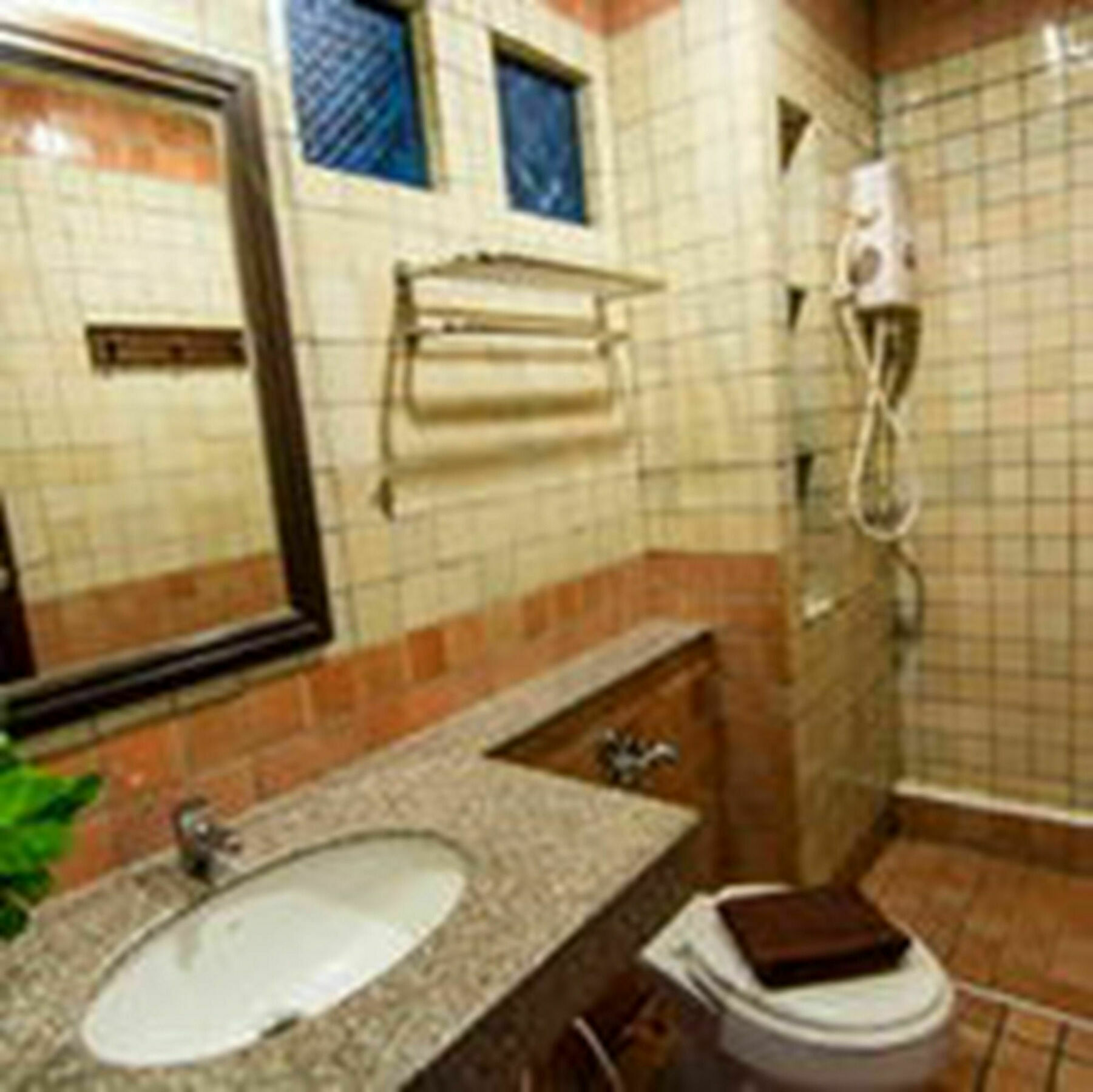 Sutus Court 2 Hotel Pattaya Bagian luar foto