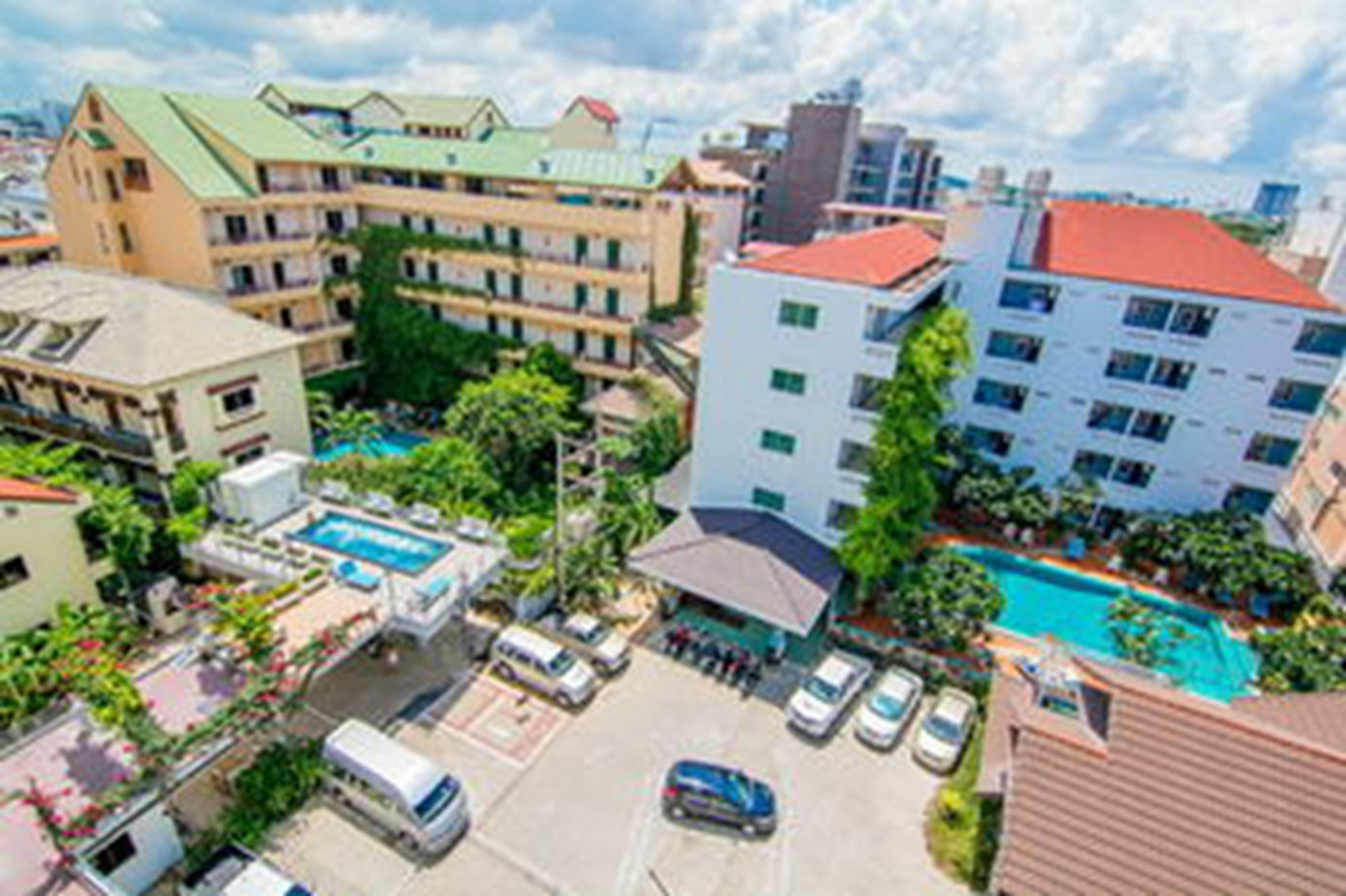 Sutus Court 2 Hotel Pattaya Bagian luar foto