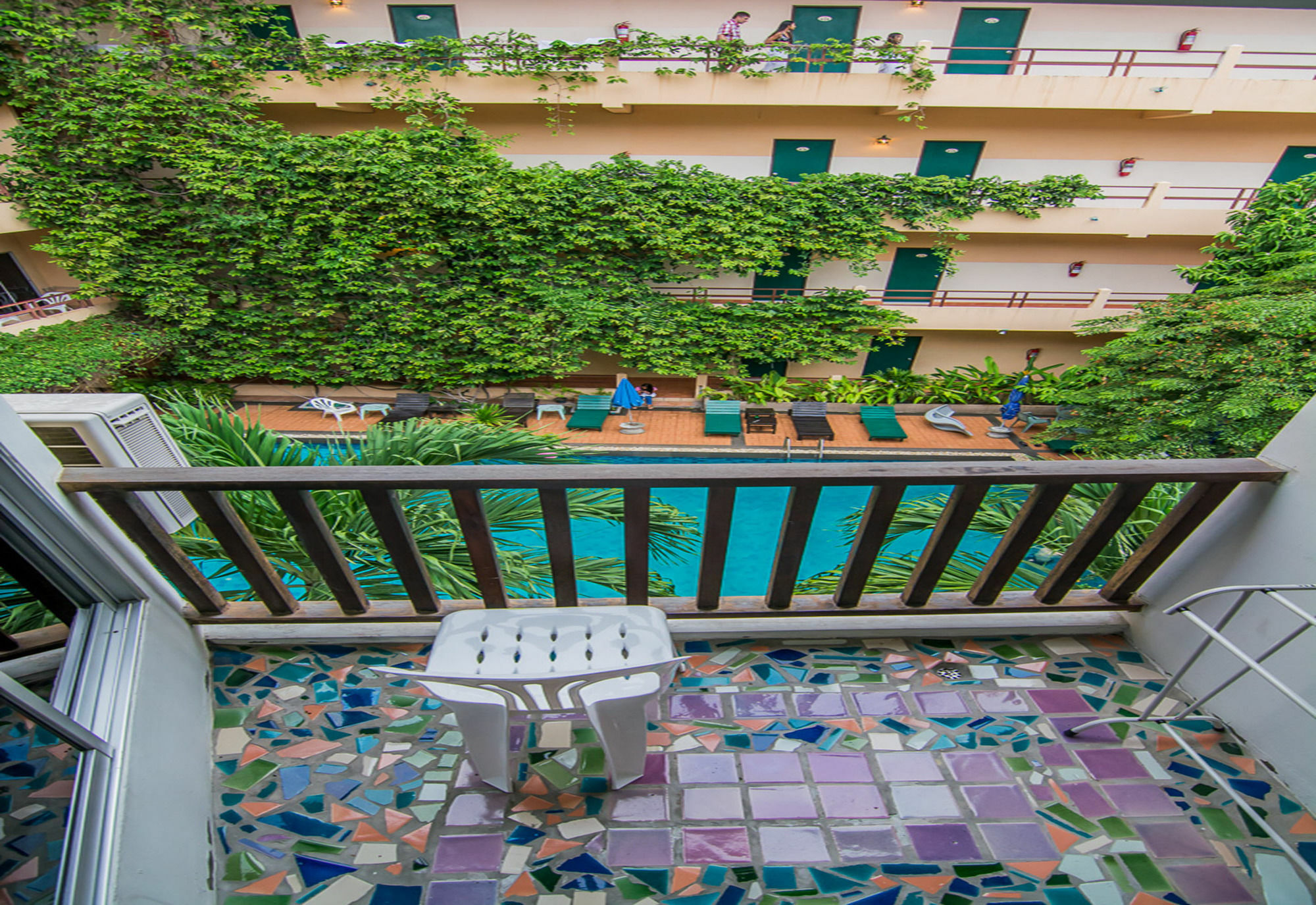 Sutus Court 2 Hotel Pattaya Bagian luar foto