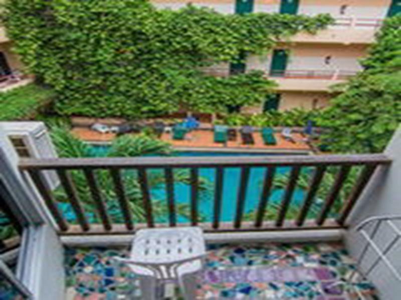 Sutus Court 2 Hotel Pattaya Bagian luar foto