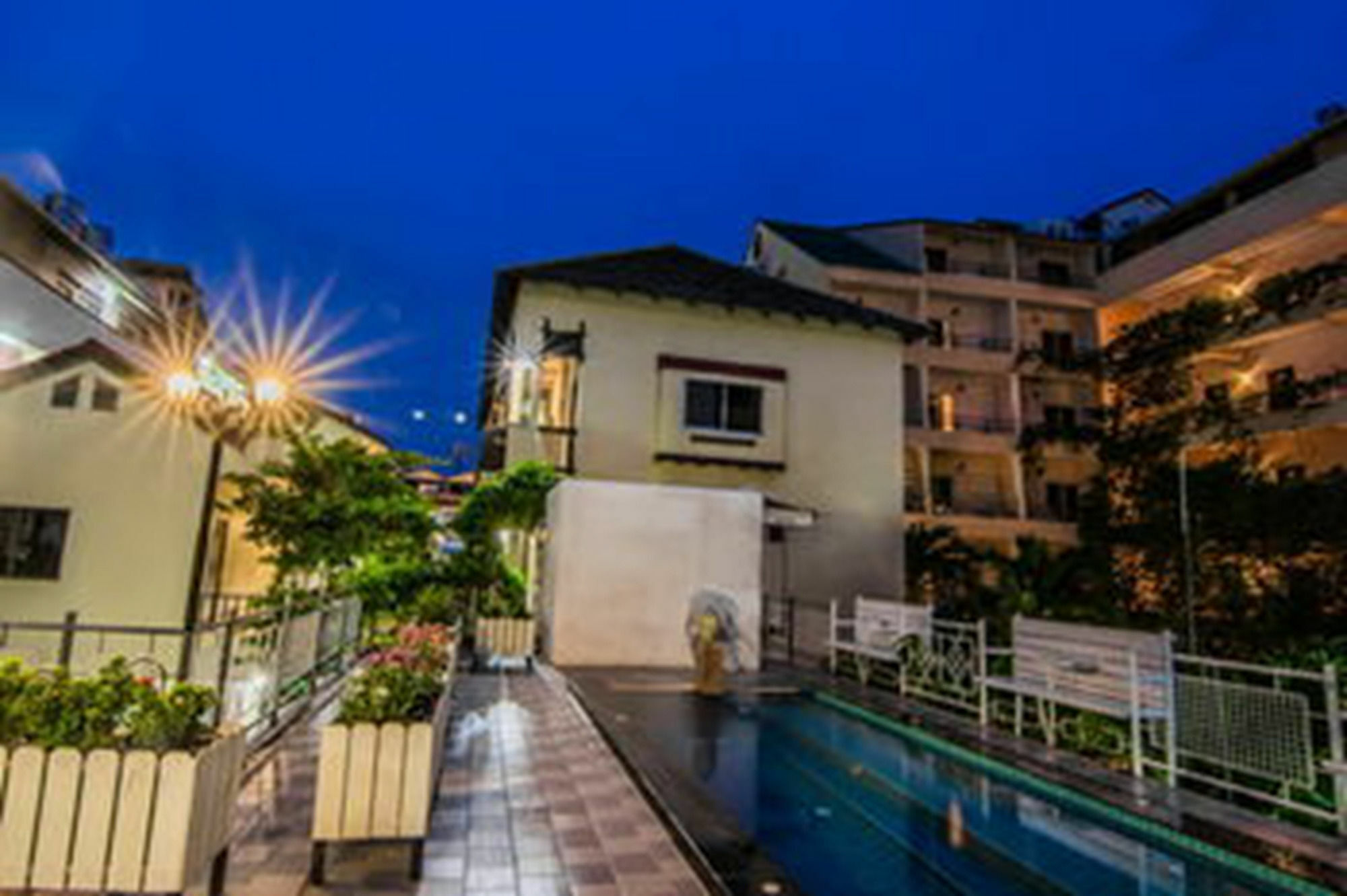 Sutus Court 2 Hotel Pattaya Bagian luar foto
